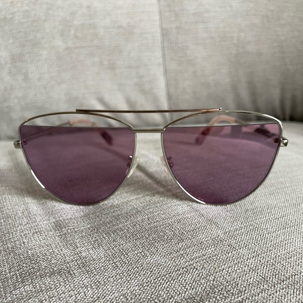 MCQ ALEXANDER MCQUEEN like new sunnies